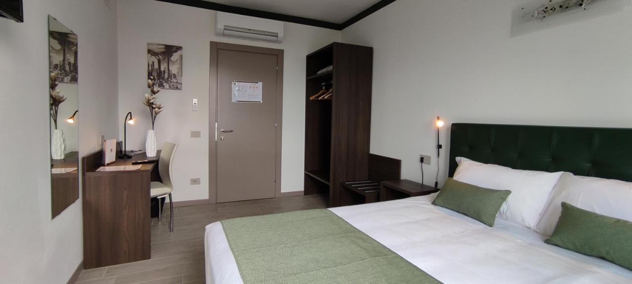 Suites Direzionale קארפי מראה חיצוני תמונה