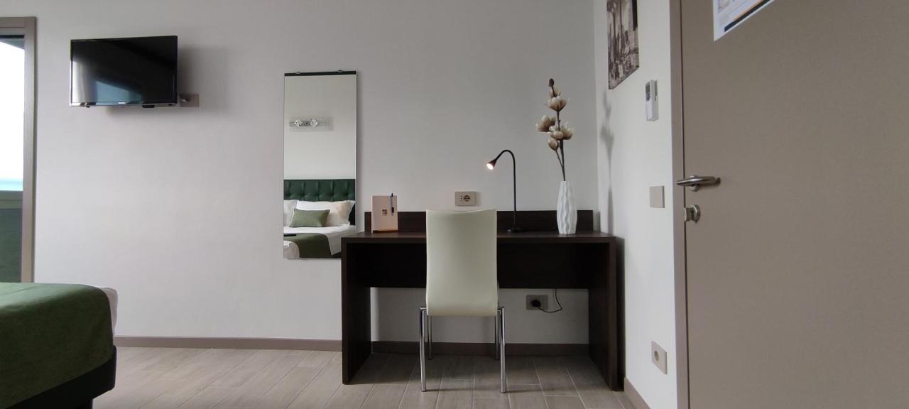 Suites Direzionale קארפי מראה חיצוני תמונה