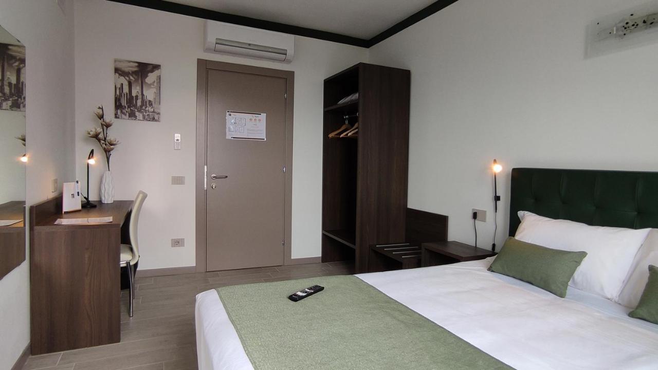 Suites Direzionale קארפי מראה חיצוני תמונה